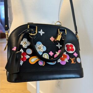 Louis Vuitton gorgeous rare blackk handbag with crossbody strap! Like new